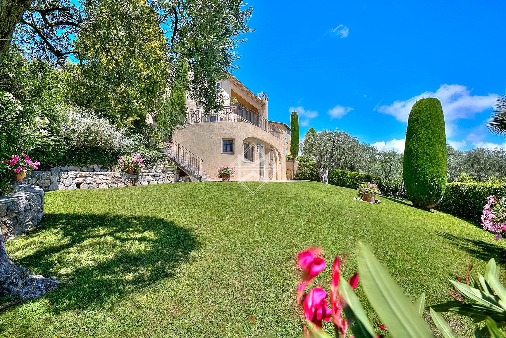 Vente Villa Mougins - 5 Chambres - Collines - Vue Panoramique . Réf 3456