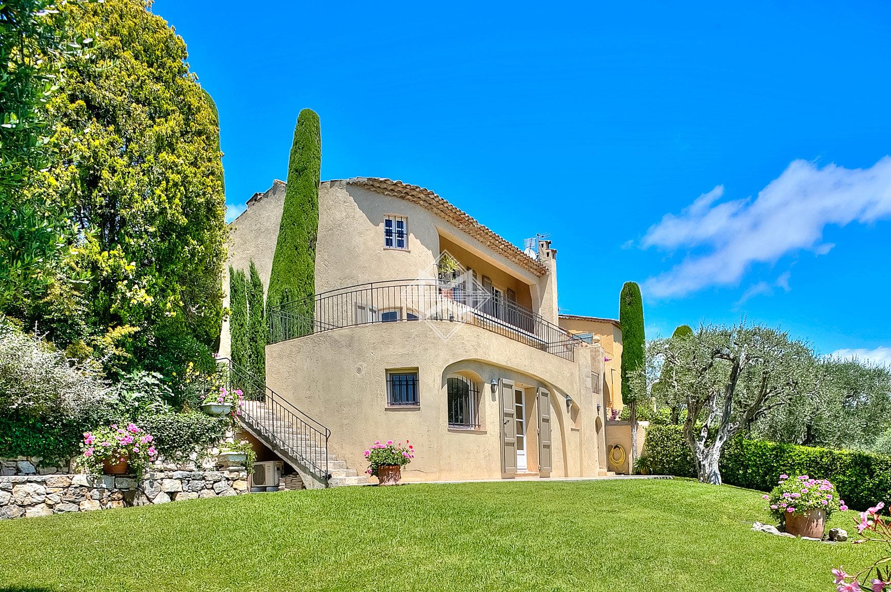 Vente Villa Mougins - 5 Chambres - Collines - Vue Panoramique . Réf 3456