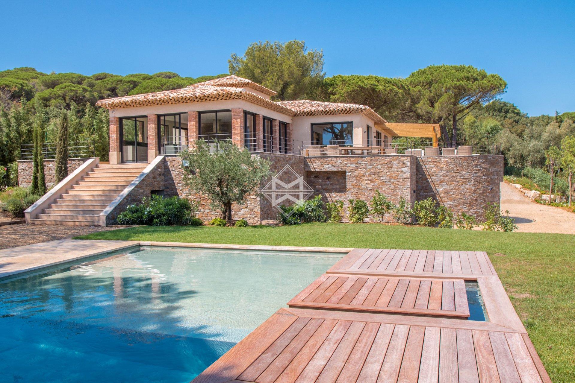 Vente Villa Saint-Tropez - 7 Chambres - Mer - Villa neuve . Réf 8396 